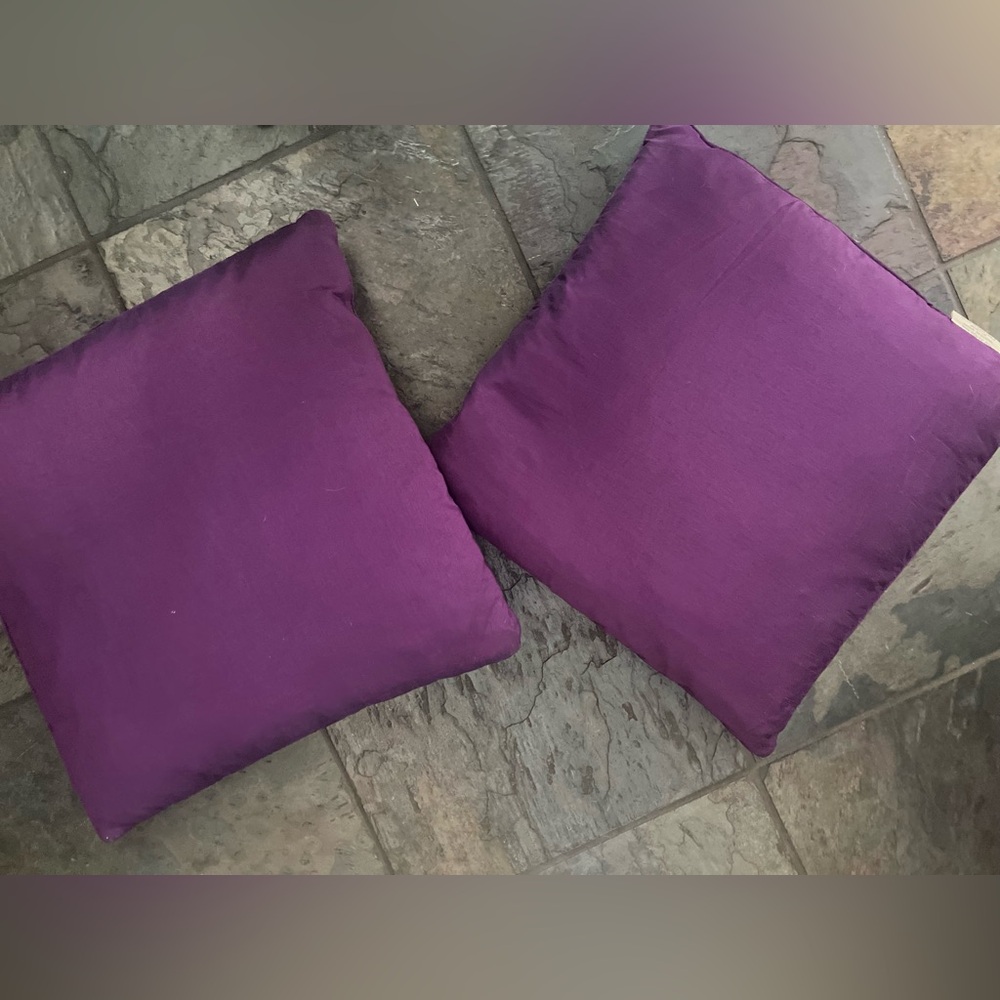 2x purple & bordeaux decorative pillows 16x16 - Picture 5 of 8